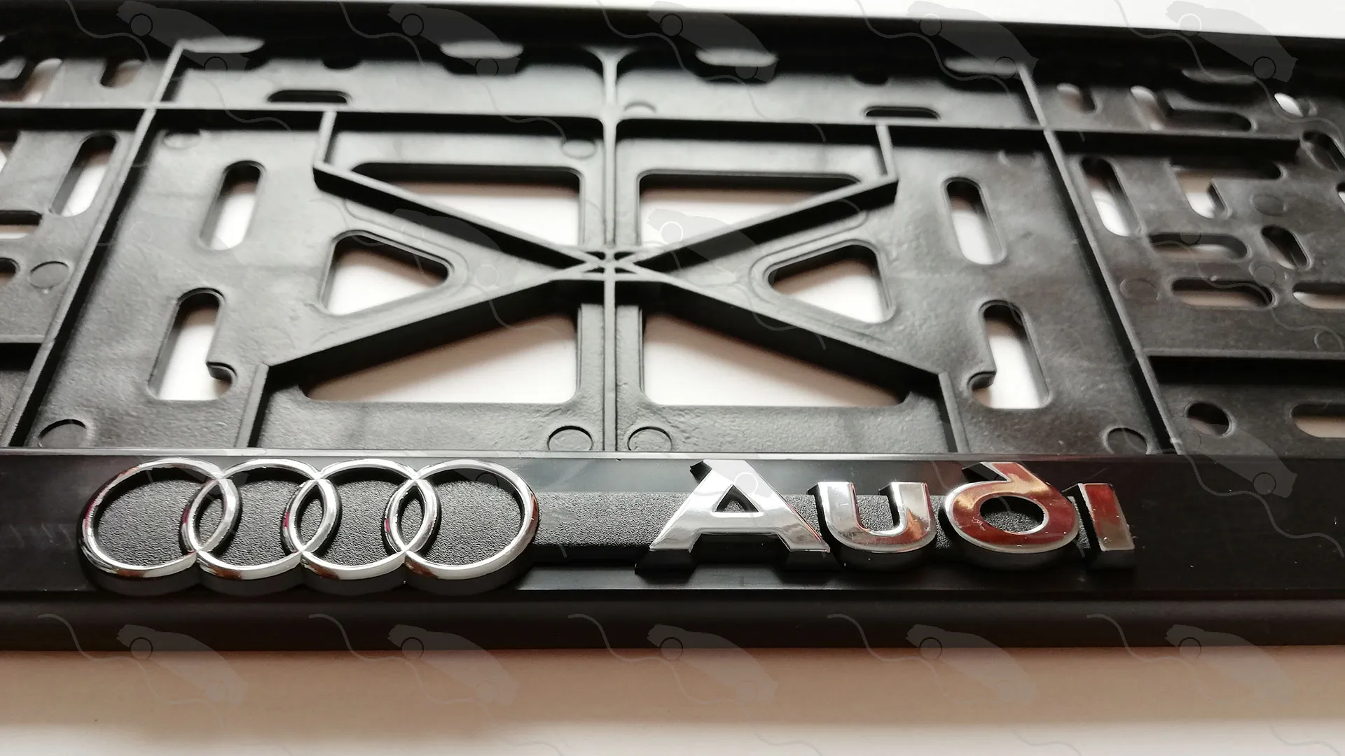 Откидные Рамки для Номера Audi: новое поколение автомобильных технологий